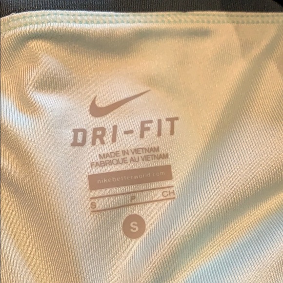 Nike skirt with compression shorts built in - Picture 4 of 4